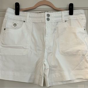 Dakota Blue white shorts